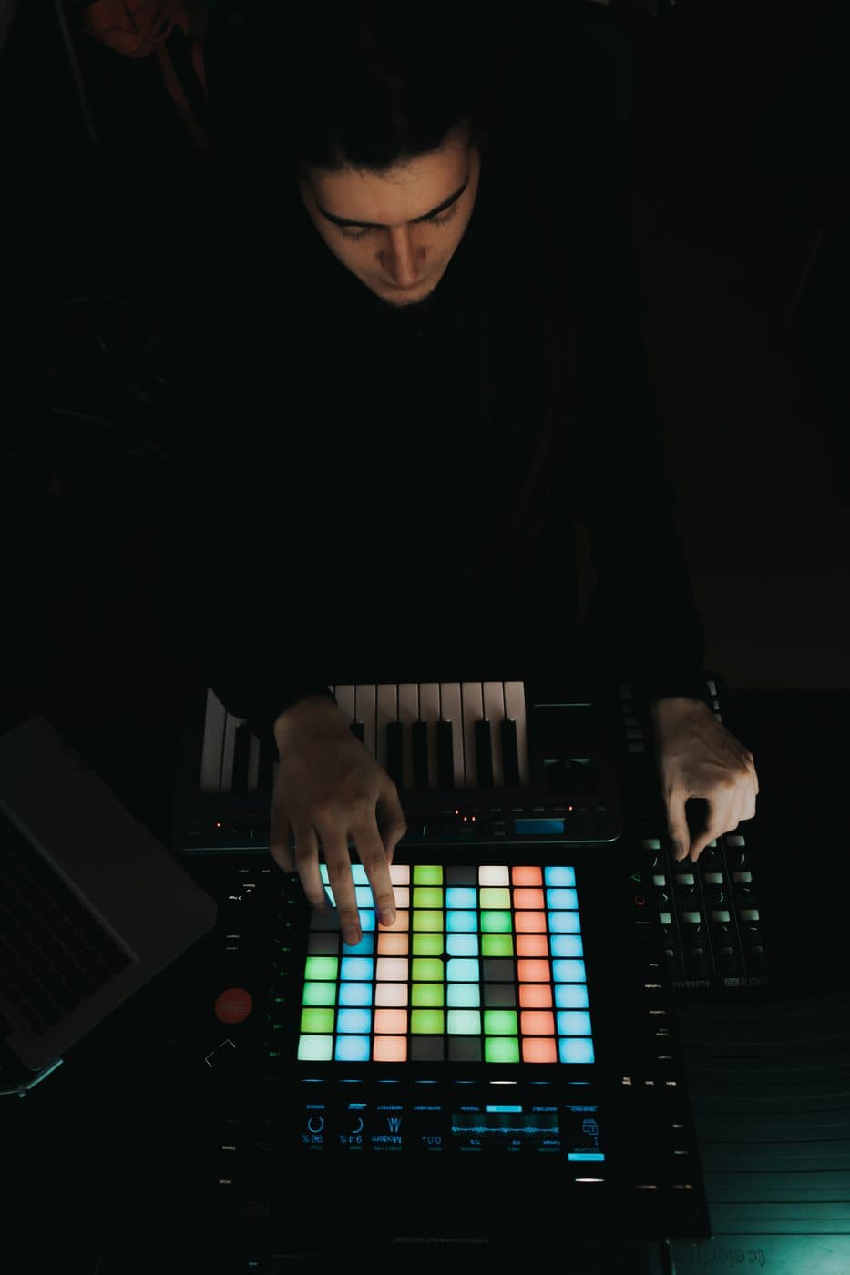 Kajah produciendo